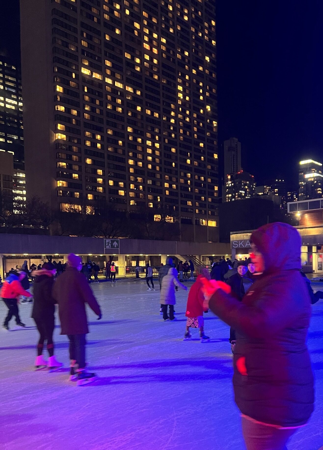 toronto_iceskate_nathanphillipssquare-2